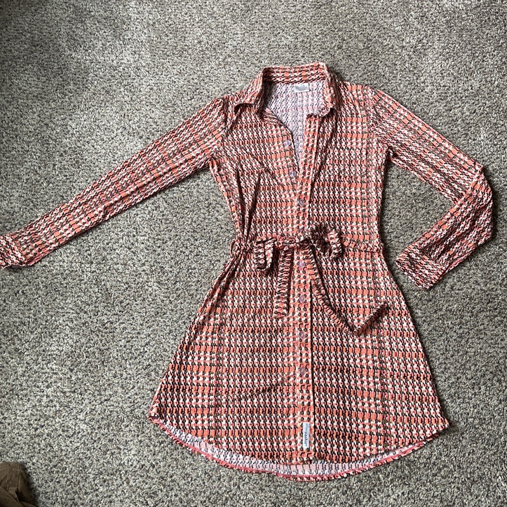 Small ~GROOVY~ looking mid thigh dress!